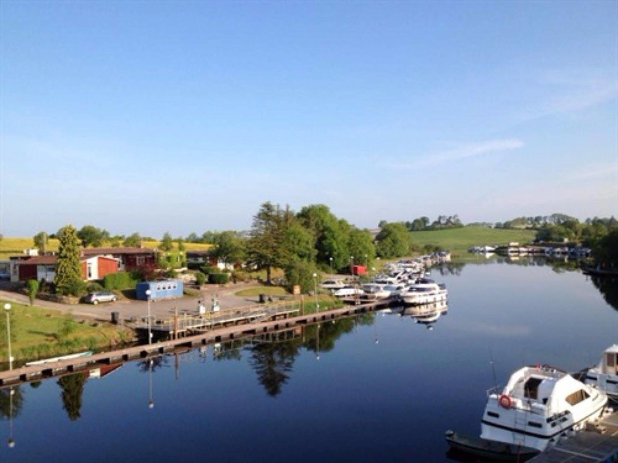 Carrybridge Lakeside Lodge Enniskillen Eksteriør billede